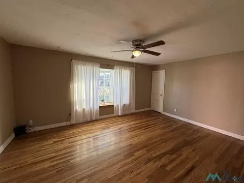 Living - 108 Park Dr, Clovis, NM 88101 photo 8 of 11