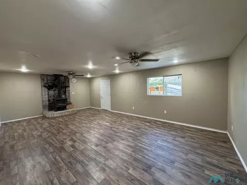 Living - 108 Park Dr, Clovis, NM 88101 photo 7 of 11