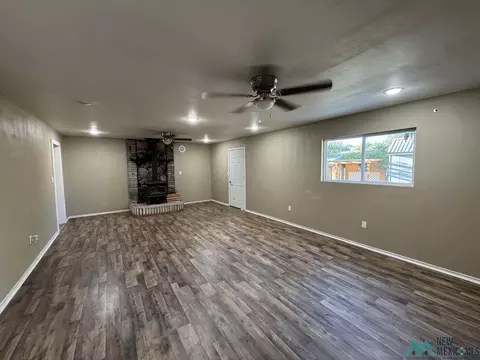 Living - 108 Park Dr, Clovis, NM 88101 photo 5 of 11