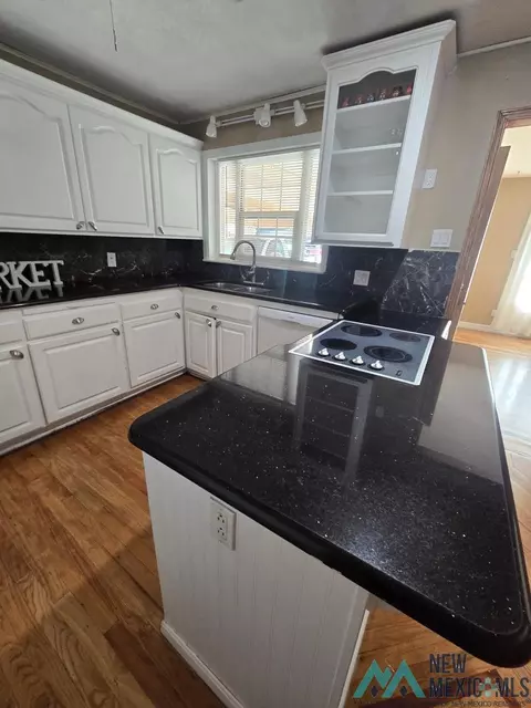 Kitchen - 108 Park Dr, Clovis, NM 88101 photo 3 of 5