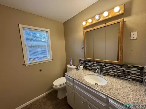 Bath - 108 Park Dr, Clovis, NM 88101 photo 3 of 5