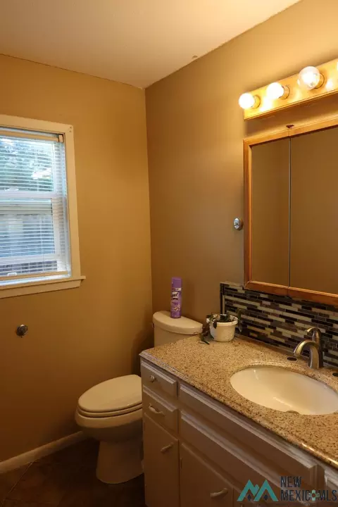 Bath - 108 Park Dr, Clovis, NM 88101 photo 2 of 5