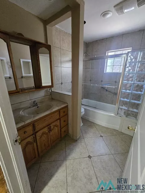 Bath - 108 Park Dr, Clovis, NM 88101 photo 4 of 5