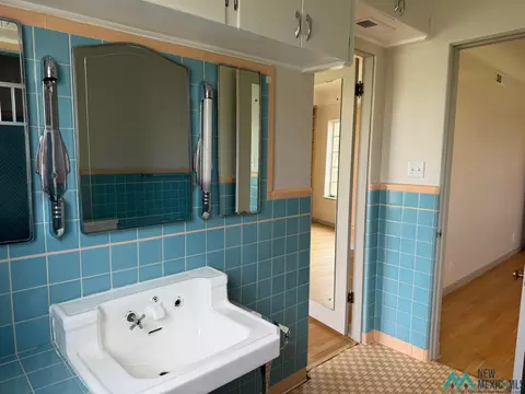 Bath - 570 Curry Road 10, Clovis, NM 88101 photo 8 of 14