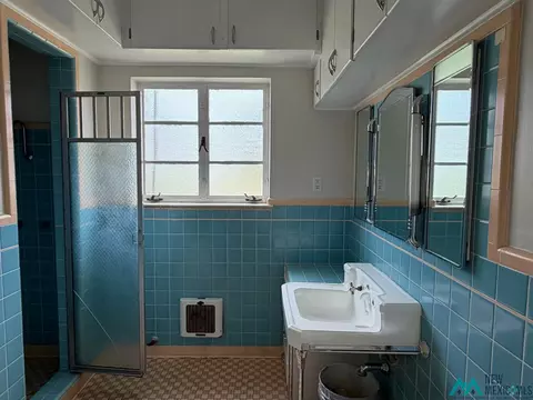 Bath - 570 Curry Road 10, Clovis, NM 88101 photo 5 of 14
