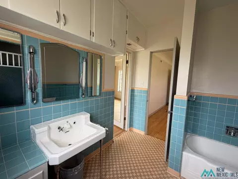 Bath - 570 Curry Road 10, Clovis, NM 88101 photo 9 of 14
