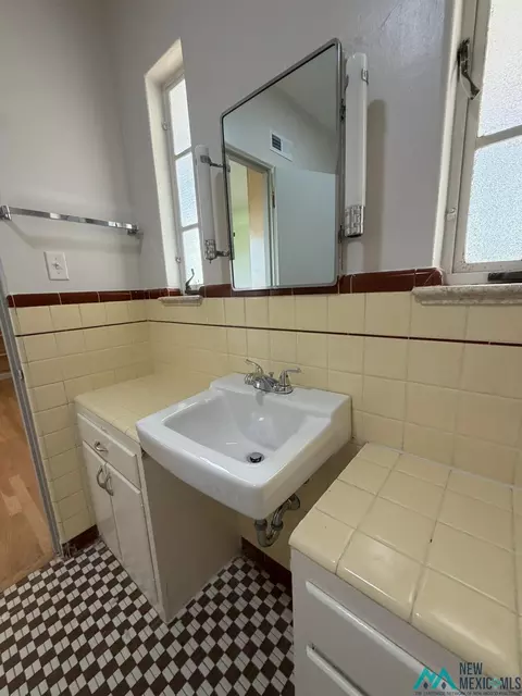 Bath - 570 Curry Road 10, Clovis, NM 88101 photo 4 of 14