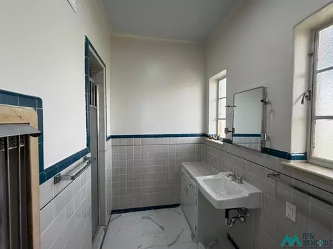Bath - 570 Curry Road 10, Clovis, NM 88101 photo 12 of 14