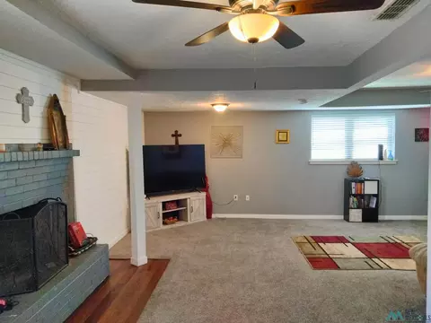 Living - 2100 Miller St, Clovis, NM 88101 photo 4 of 7
