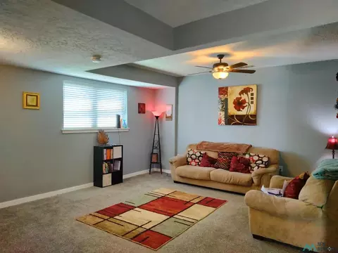 Living - 2100 Miller St, Clovis, NM 88101 photo 5 of 7
