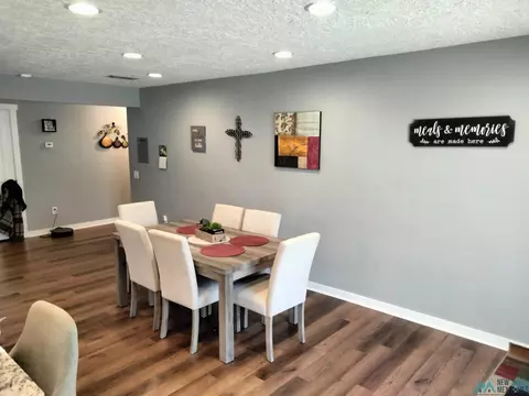 Dining - 2100 Miller St, Clovis, NM 88101 photo 2 of 3
