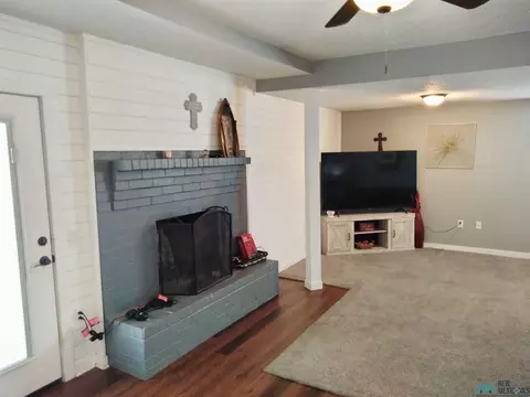 Living - 2100 Miller St, Clovis, NM 88101 photo 3 of 7