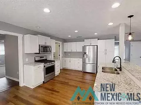 Kitchen - 2100 Miller St, Clovis, NM 88101 photo 4 of 10