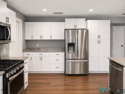 Kitchen - 2100 Miller St, Clovis, NM 88101 photo 10 of 10