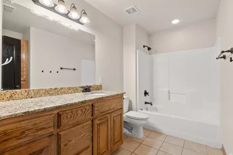 Bath - 2009 Kearny, Clovis, NM 88101 photo 4 of 5