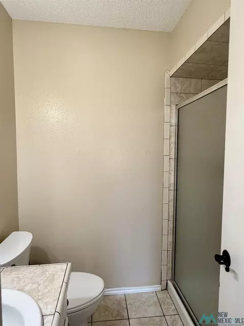 Bath - 2012 Stone Pl, Clovis, NM 88101 photo 1 of 3