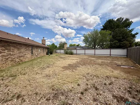 Exterior - 2012 Stone Pl, Clovis, NM 88101 photo 4 of 5