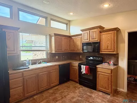 Kitchen - 2012 Stone Pl, Clovis, NM 88101 photo 3 of 3