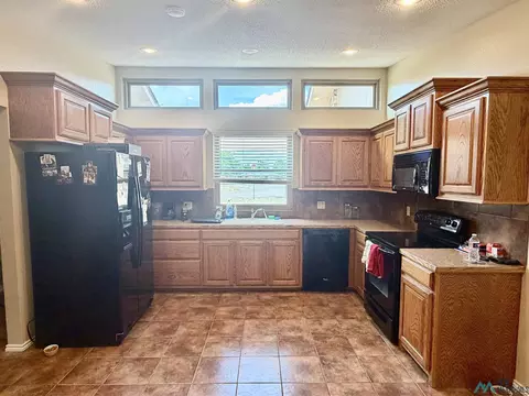 Kitchen - 2012 Stone Pl, Clovis, NM 88101 photo 2 of 3