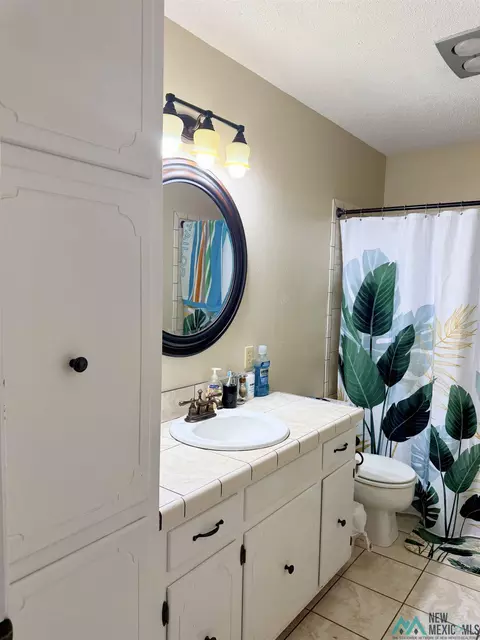 Bath - 2012 Stone Pl, Clovis, NM 88101 photo 2 of 3