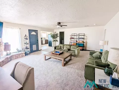 Living - 2901 Gidding St, Clovis, NM 88101 photo 5 of 8