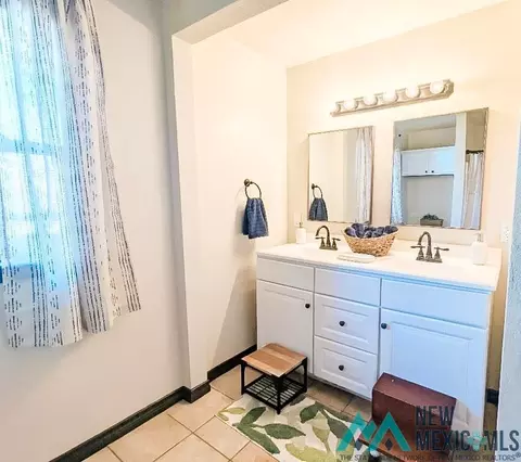 Bath - 2901 Gidding St, Clovis, NM 88101 photo 2 of 7