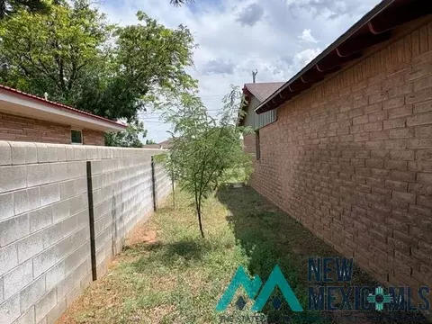 1037 Oakhurst, Clovis, NM 88101 photo 2