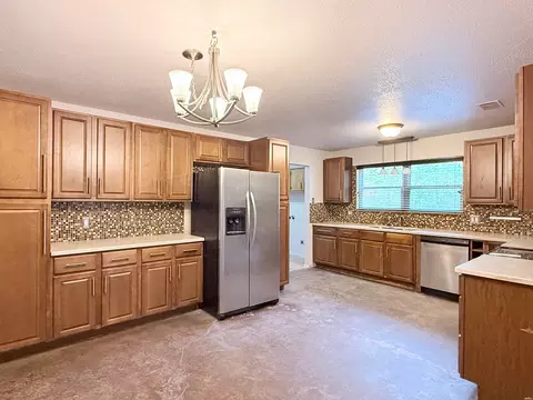 Kitchen - 3633 Linkwood, Clovis, NM 88101 photo 2 of 4