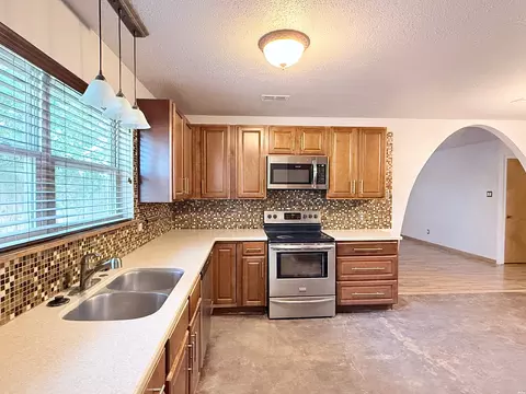 Kitchen - 3633 Linkwood, Clovis, NM 88101 photo 3 of 4