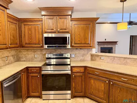 Kitchen - 4621 Sandstone Dr, Clovis, NM 88101 photo 3 of 4
