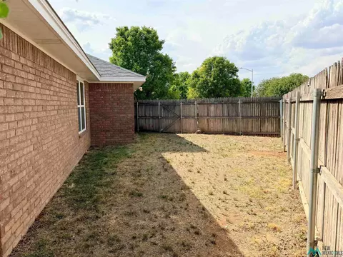Exterior - 4621 Sandstone Dr, Clovis, NM 88101 photo 4 of 5