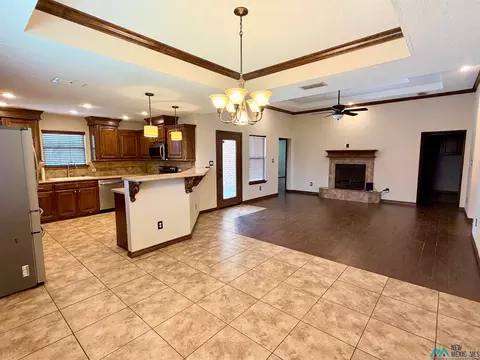 Living - 4621 Sandstone Dr, Clovis, NM 88101 photo 3 of 3
