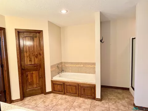Bath - 4621 Sandstone Dr, Clovis, NM 88101 photo 1 of 5