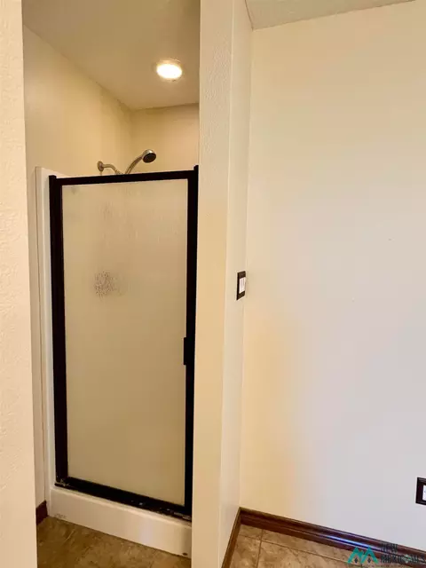 Bath - 4621 Sandstone Dr, Clovis, NM 88101 photo 3 of 5