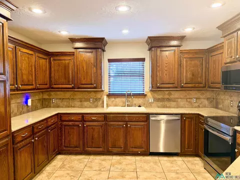 Kitchen - 4621 Sandstone Dr, Clovis, NM 88101 photo 2 of 4