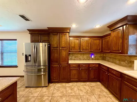 Kitchen - 4621 Sandstone Dr, Clovis, NM 88101 photo 4 of 4