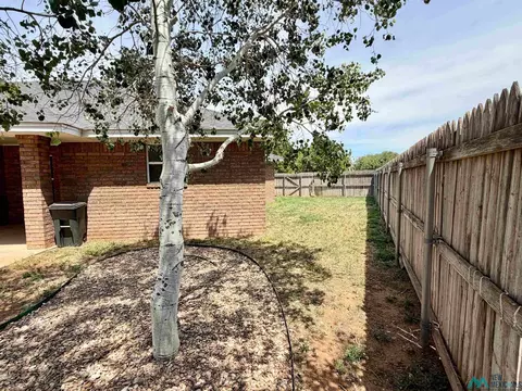 Exterior - 4621 Sandstone Dr, Clovis, NM 88101 photo 2 of 5