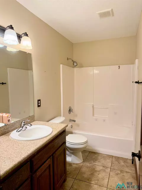 Bath - 4621 Sandstone Dr, Clovis, NM 88101 photo 5 of 5