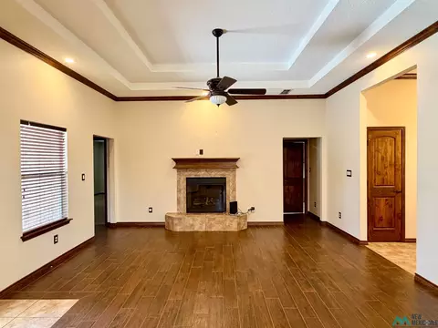 Living - 4621 Sandstone Dr, Clovis, NM 88101 photo 2 of 3