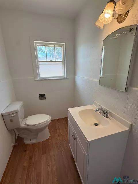 Bath - 2204 Wallace St, Clovis, NM 88101 photo 4 of 6
