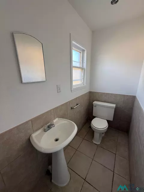 Bath - 2204 Wallace St, Clovis, NM 88101 photo 5 of 6