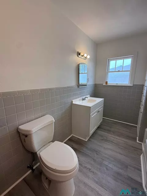 Bath - 2204 Wallace St, Clovis, NM 88101 photo 1 of 6