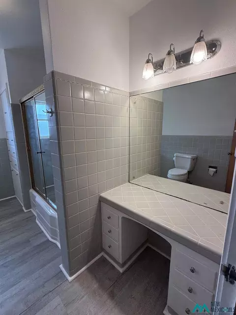 Bath - 2204 Wallace St, Clovis, NM 88101 photo 2 of 6