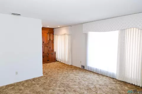 Living - 2016 Wilshire, Clovis, NM 88101 photo 6 of 18