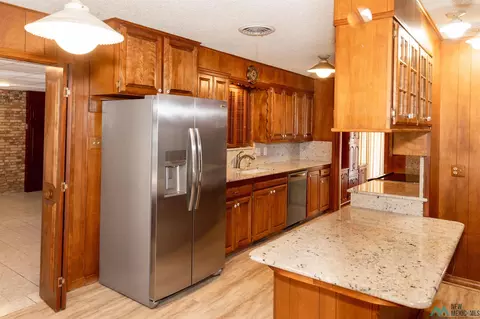 Kitchen - 2016 Wilshire, Clovis, NM 88101 photo 9 of 10