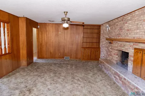 Living - 2016 Wilshire, Clovis, NM 88101 photo 3 of 18