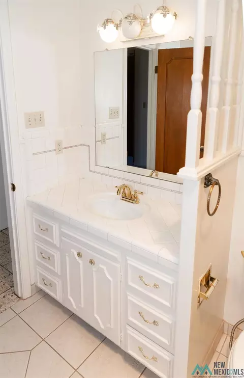 Bath - 2016 Wilshire, Clovis, NM 88101 photo 5 of 11