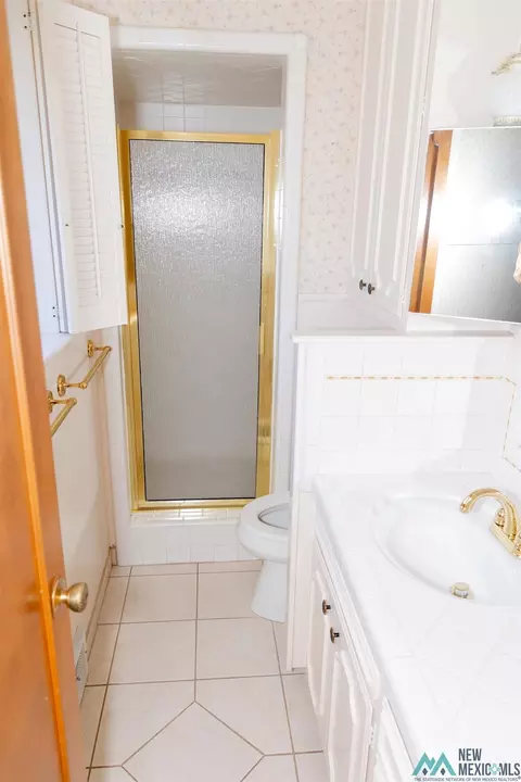 Bath - 2016 Wilshire, Clovis, NM 88101 photo 6 of 11