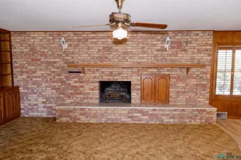 Living - 2016 Wilshire, Clovis, NM 88101 photo 2 of 18