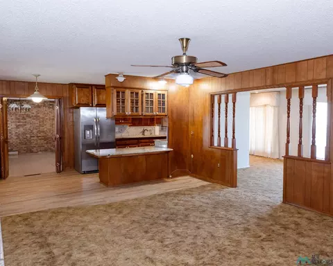 Living - 2016 Wilshire, Clovis, NM 88101 photo 9 of 18